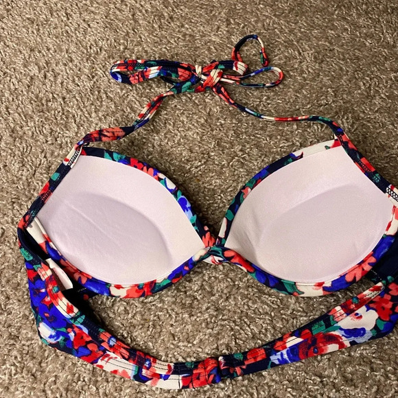 Xhilaration Blue and Red Floral Padded Bikini (Top only) - Picture 3 of 3